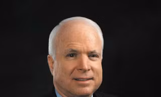 [ĐỒ HỌA] John McCain - Từ phi công quân sự tới Nghị sỹ Mỹ