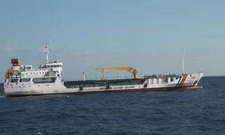 Gia đình 4 ngư dân được cứu sau nhiều ngày trôi dạt trên biển ra Khánh Hòa đón người thân