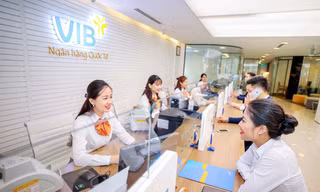 Người nhà lãnh đạo ngân hàng đua nhau bán cổ phiếu