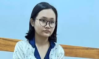 Truy tố nữ sinh giết cha ruột bằng Xyanua và người bán chất độc