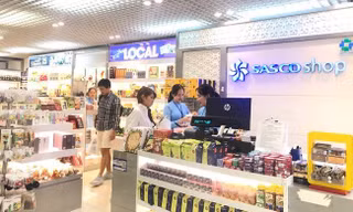Đằng sau khoản lãi khủng của công ty ‘vua hàng hiệu’ Johnathan Hạnh Nguyễn