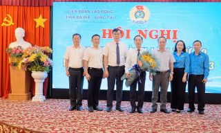 Bí thư Huyện ủy được bầu làm Chủ tịch Liên đoàn Lao động tỉnh Bà Rịa-Vũng Tàu