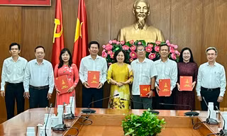 Bà Rịa - Vũng Tàu trao quyết định nghỉ hưu cho 5 cán bộ cấp cao