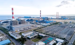 Bụi đen từ khu nhiệt điện Vĩnh Tân 'tấn công' nhà dân