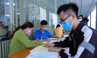Dịch COVID-19 bùng phát, trường đại học ngưng nhận hồ sơ xét tuyển trực tiếp