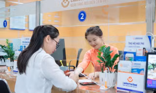 Hai Phó Tổng Giám đốc LPBank bán gần 1,2 triệu cổ phiếu