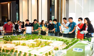 Giá nhà bỏ xa thu nhập người dân Hà Nội và TPHCM
