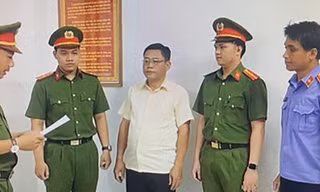 Nâng khống tiền lắp thang máy, cựu trưởng ban quản trị chung cư bị bắt 