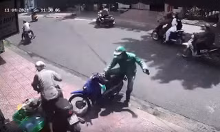 Chủ tịch Bình Thuận khen thưởng bảo vệ siêu thị lao xe bắt gọn kẻ trộm xe máy