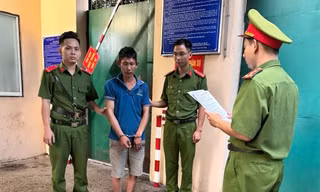 Bị kiểm tra nồng độ cồn, dùng dao chém công an