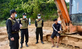 150 cảnh sát bao vây điểm khai thác khoáng sản trái phép ở Bình Thuận