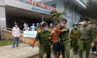 Lực lượng Cảnh sát 113 Công an tỉnh Quảng Ngãi khống chế đối tượng Đinh Văn Máy- ảnh (Công an cung cấp)
