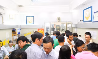 Lo vàng nhái SJC, người dân đổ xô đi kiểm định chất lượng