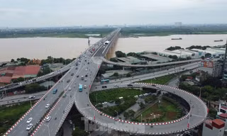 Thủ tướng yêu cầu đẩy nhanh tiến độ thi công dự án giao thông trọng điểm 