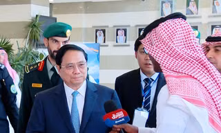 Thủ tướng trả lời phỏng vấn kênh tin tức tài chính Asharq Economy with Bloomberg
