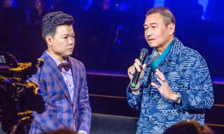 Họa sĩ Lê Thiết Cương phụ trách phần nhìn cho đêm nhạc của Vũ Thắng Lợi 