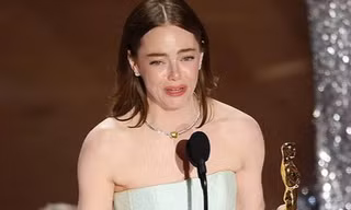 Sự kinh ngạc của Emma Stone ở tuổi 35