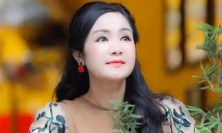 Ảnh đời thường không chỉnh sửa của NSND Thu Hà ở tuổi 55