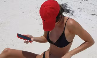 Kendall Jenner diện bikini khoe thân hình 1,79 m