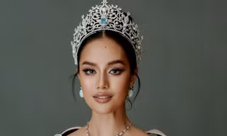 Á hậu Hoàn vũ bị tước danh hiệu