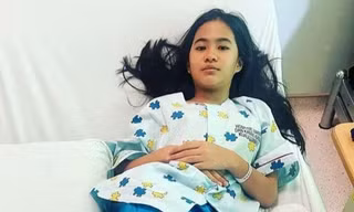 Diễn viên 12 tuổi liệt nửa người vì trò đùa giật ghế ngồi trên phim trường