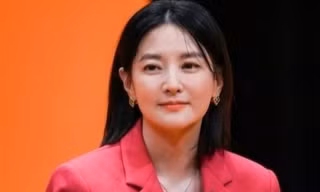Lee Young Ae tuổi 52