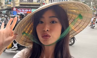 Mỹ nhân Thái Lan đăng ảnh dạo Hồ Gươm