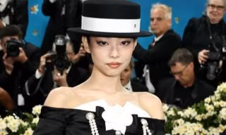 Jennie (BlackPink) kín đáo, Lisa diện quần như nội y ở Met Gala