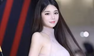 Thí sinh hoa hậu có vòng một 100 cm gây chú ý