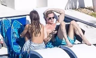 Loạt ảnh xác nhận Brad Pitt đang yêu mỹ nhân kém 27 tuổi