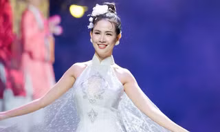 Tôn vinh áo dài Huế