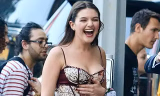 Lý do Suri Cruise bỏ họ cha