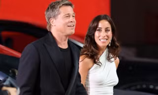 Brad Pitt dẫn bạn gái đi thảm đỏ