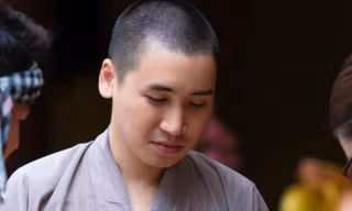 Vlogger, ca sĩ Huy Cung đi tu