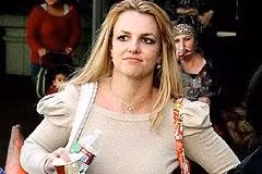 Britney Spears bị bắt trên phố