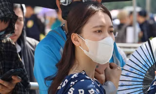Hàng nghìn người đội nắng xếp hàng đổi vé BlackPink ở sân vận động Mỹ Đình