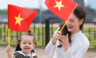 Dàn diễn viên phim giờ vàng mặc áo dài mừng đại lễ 30/4