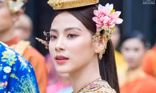 Nhan sắc nữ diễn viên được chọn diễu hành trên lưng trâu ở lễ hội
