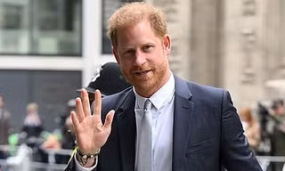 Điểm bất hợp lý của Harry