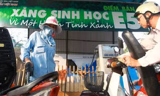 Sau 2 tháng bán đại trà mức bán xăng E5 RON 92 chiếm khoảng 41,51% tổng lượng xăng tiêu thụ. Ảnh: PVOil.