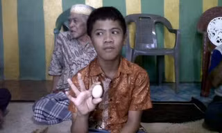 Cậu bé Akmal. Nguồn: Bugma/iNews.