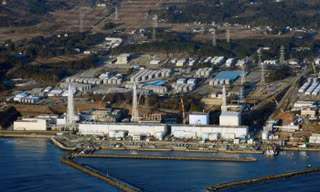 Công ty Điện lực Tokyo (TEPCO), đơn vị chủ quản nhà máy điện hạt nhân Fukushima, đã đưa vào hoạt động bức tường băng xây dựng ngầm quanh khu vực nhiễm phóng xạ. Ảnh: Reuters.