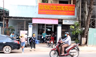 Tại các văn phòng công chứng, số lượng người đến giao dịch giảm mạnh so với tuần trước. Ảnh: Phúc Hưng.