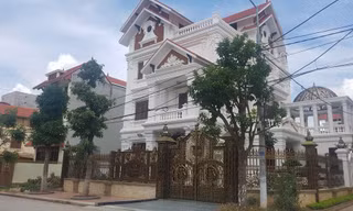 Biệt thự triệu đô ở "phố nhà giàu" xứ Lạng