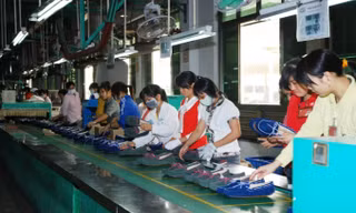 Một vụ nổ lớn vừa xảy ra tại Công ty giày da Sao Vàng đóng tại phường Yên Thanh, TP. Uông Bí, tỉnh Quảng Ninh.