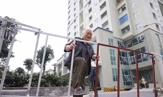 Giữa Thủ đô, người dân sống cảnh 'vượt rào' trong khu đô thị cao cấp