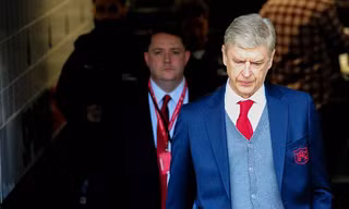 CĐV nổi tiếng Arsenal phũ phàng với Wenger