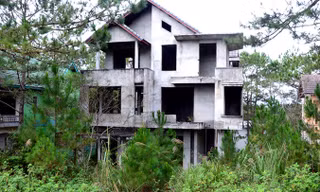 Gần trăm biệt thự bỏ hoang trong khu du lịch sinh thái