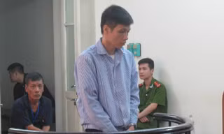 Bị cáo trong phiên xử ngày 27/4. Ảnh: BH