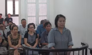 Nữ cựu giảng viên trong phiên xử